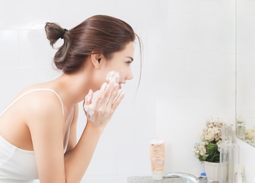 Làm sạch da là bước chăm sóc da cực kỳ quan trọng