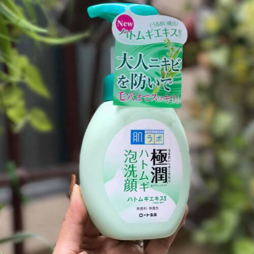 Sữa rửa mặt Hada Labo Nhật Bản màu xanh là phiên bản dành cho da hỗn hợp