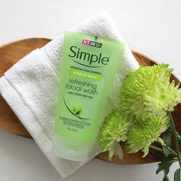 Review, đánh giá về sữa rửa mặt simple kind to skin refreshing facial wash gel