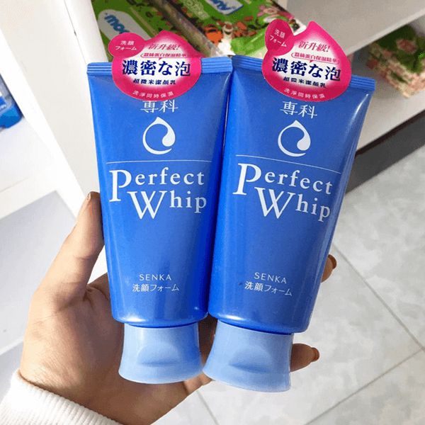 Các loại sữa rửa mặt tốt cho da dầu nhờn perfect whip